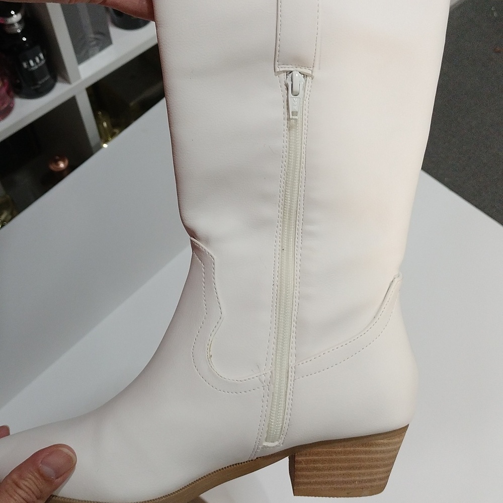 Dolce Vita Women's Boots White Size 7.5/9.5 - Picture 3 of 4